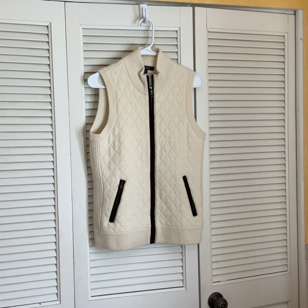 Sweater vest